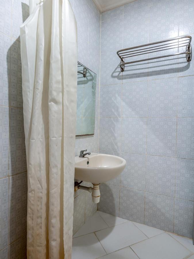 Oyo 3749 Hotel Global Inn Syariah Sedati Dış mekan fotoğraf